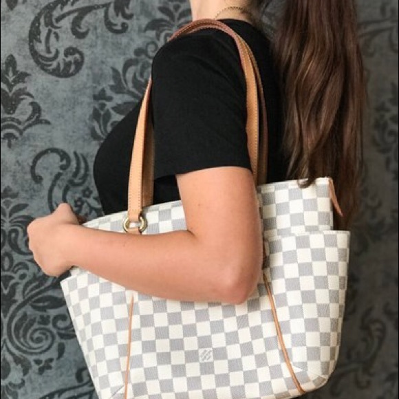 Meet your Posher, Jules Luxe - Picture 4 of 9